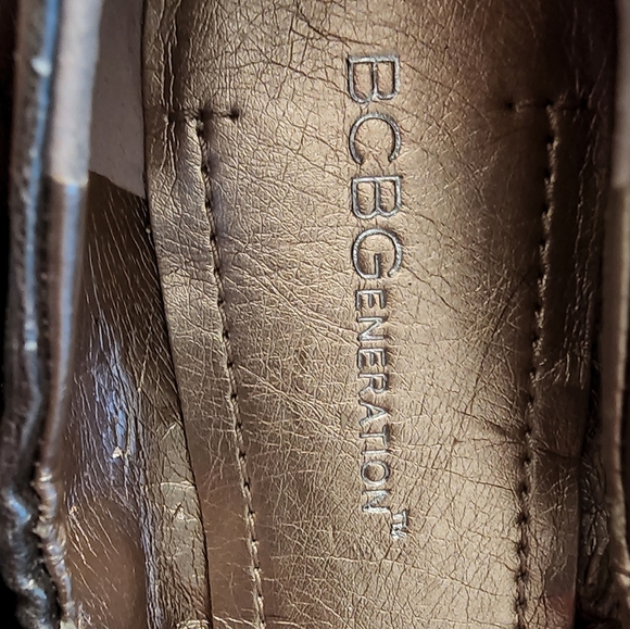 New BCBG generation womens size 6.5 sparkly gold/chrome color flats - Picture 7 of 11